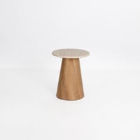 طاولة صغيرة (مقاس جانبي): 45×55 سم بيج