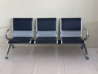 كرسي انتظار ثلاثي معدن و مغطى بالجلد