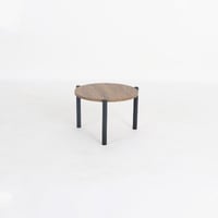 طاولة خدمة أرضية صغيرة