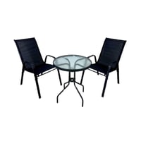 طقم أثاث خارجي يتكون من طاولة وكرسيين.