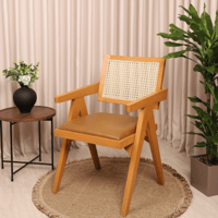 كرسي خشبي بظهر راتان