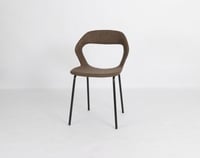 كراسي قماش بتصميم مفرغ