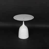 طاولة بسطح رخام ونقش الماربل