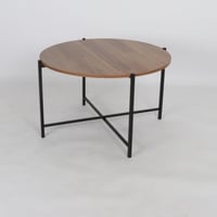 طاولة خشب دائرية بقاعدة ستيل اسود