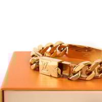 1V Monogram pattern engraved chain bracelet