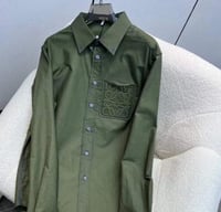 قميص لويفي رجالي زيتي سادة