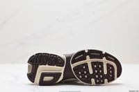 Nike V2K Orewood run in Brown