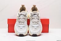 Nike V2K Orewood run in Brown