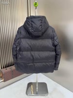 جاكيت فيندي أسود فخم