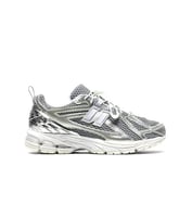 new balance 1906 Silver / white