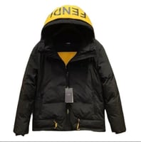 جاكيت فيندي أسود و أصفر