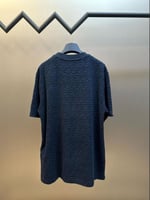 تيشيرت كاجوال للرجال فيندي طبعة FF نافرة لون كحلي