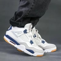 NIKE SB X AIR JORDAN 4 SUMMIT WHITE / NAVY / NEUTR...