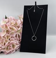 عقد كارتير ناعم ذهب ابيض عيار 18