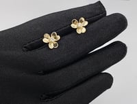 حلق وردة الفان كليف عيار18