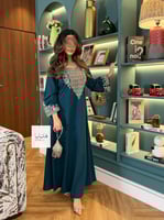 جلابية زهراء قماش ناعم مع تطريز انيق بالصدر والاكم...