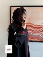 عباية مُهابة بقماش كريب الاناقة تدخيلات تطريز عناب...
