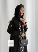 عباية نبضه بقماش كريب كتان تطريزات ملونه