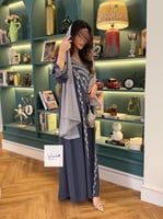 جلابية مرام قماش ناعم تطريز وردي مع اسواره مخرمه و...