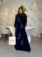 عباية نجود بليزر بقماش مخمل كوري مزين بورد شك كحلي