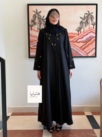 عباية سناء بقماش كريب روان اسود