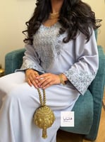 جلابية زهراء قماش ناعم مع تطريز انيق بالصدر والاكم...