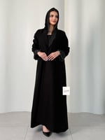 عباية الرفاهيه بليزر بقماش كريب مبطن لمسات كريب ال...