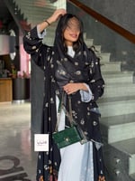 عباية نَسمَة بقماش حرير صيفي بارد اسود مع الوان