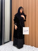 عباية وتين بقماش مخمل كوري اسود مع ذهبي تدخيلات دا...