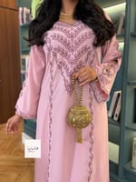 جلابية مرام قماش ناعم تطريز وردي مع اسواره مخرمه و...