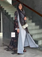 عباية همسة حرير صيفي اسود مع الوان