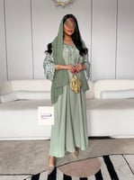 جلابية ميثاء قماش ناعم باكمام حرير تطريز بالصدر لو...