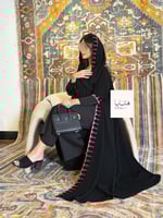 عباية اماليا بقماش كريب ملكي مع تطريز بكم استريتش...