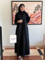 عباية سناء بقماش كريب روان اسود