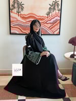 عباية رفعة بقماش كريب كتان بكم مطرز