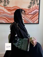 عباية رفعة بقماش كريب كتان بكم مطرز