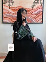 عباية رفعة بقماش كريب كتان بكم مطرز