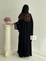 عباية بدايه بقماش كريب مطرز