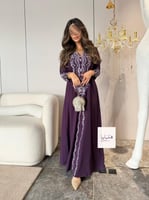 جلابية منيفه قماش ناعم تطريز فضي بالامام والاكمام...