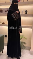 عباية مخمل أنيقة