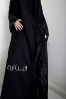 عباية راقية بتدخيله ورد اسود