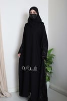 عباية راقية بتدخيله ورد اسود