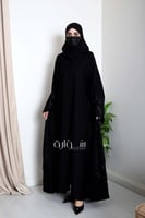 عباية راقية بتدخيله ورد اسود