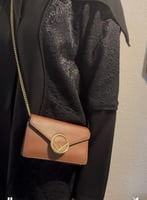 عباية دانتيل مموج