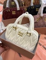 شنط ميو ميو