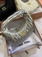 شنط ميو ميو