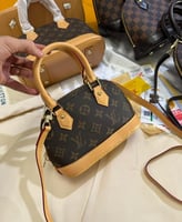 شنط لويس فيتون