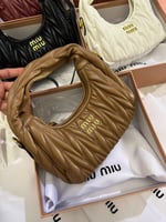 شنط ميو ميو