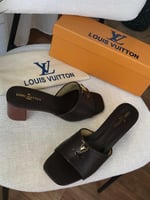 شوزات كعب لويس فيتون