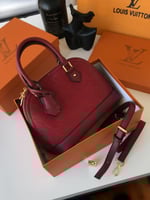 شنط لويس فيتون